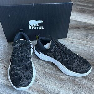 NWT Sorel shoes Explorer blitz size 7 black camouflage athletic in box